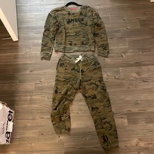n:philanthropy Amour camo lounge set